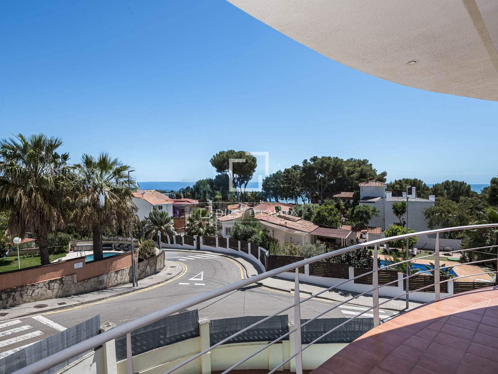 5 bedroom Villa for sale in Castelldefels with pool garage - € 1,170,000 (Ref: 9834894)