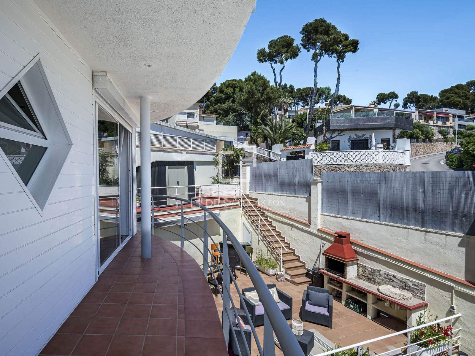 5 bedroom Villa for sale in Castelldefels with pool garage - € 1,170,000 (Ref: 9834894)