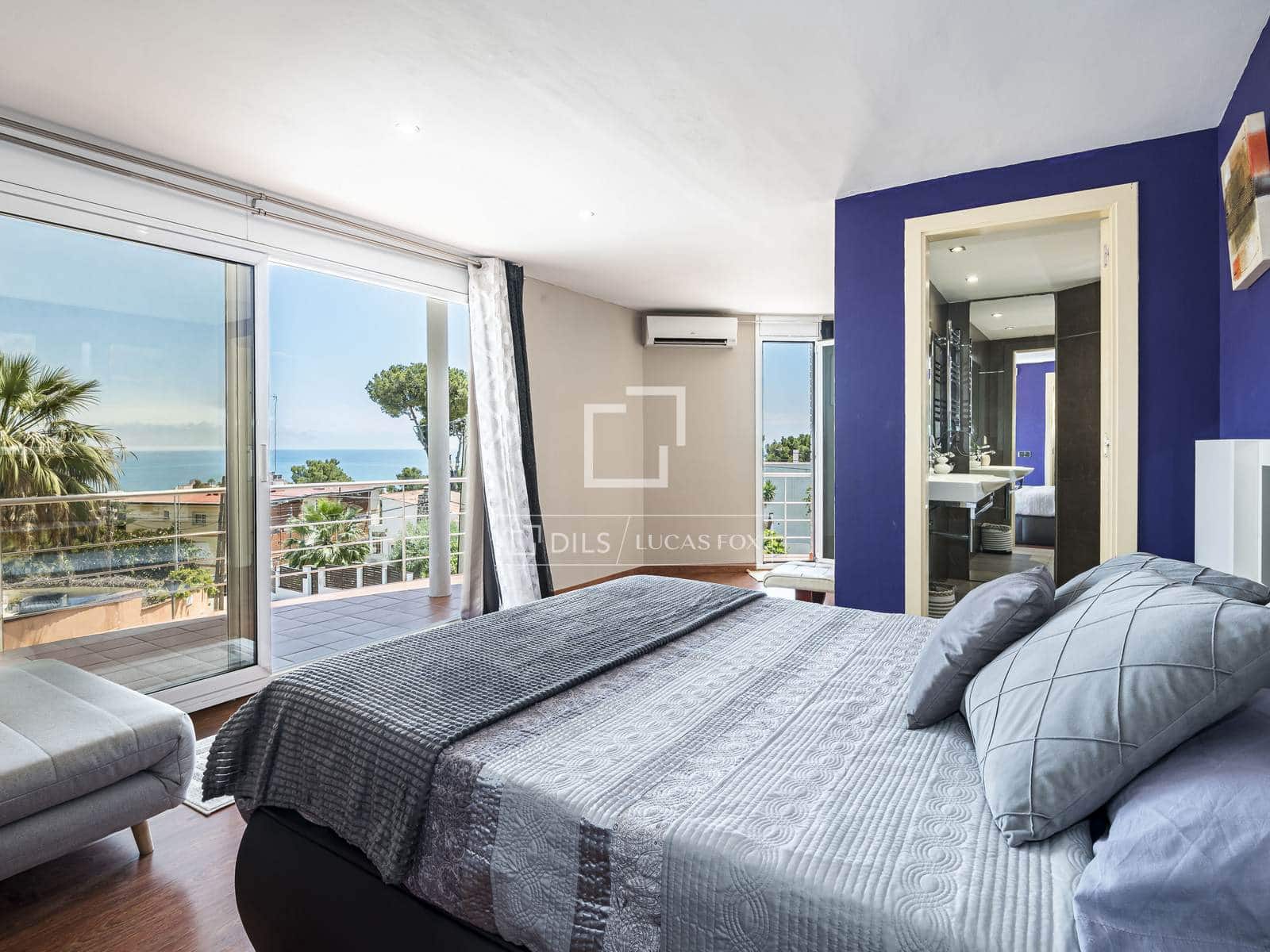 5 bedroom Villa for sale in Castelldefels with pool garage - € 1,170,000 (Ref: 9834894)