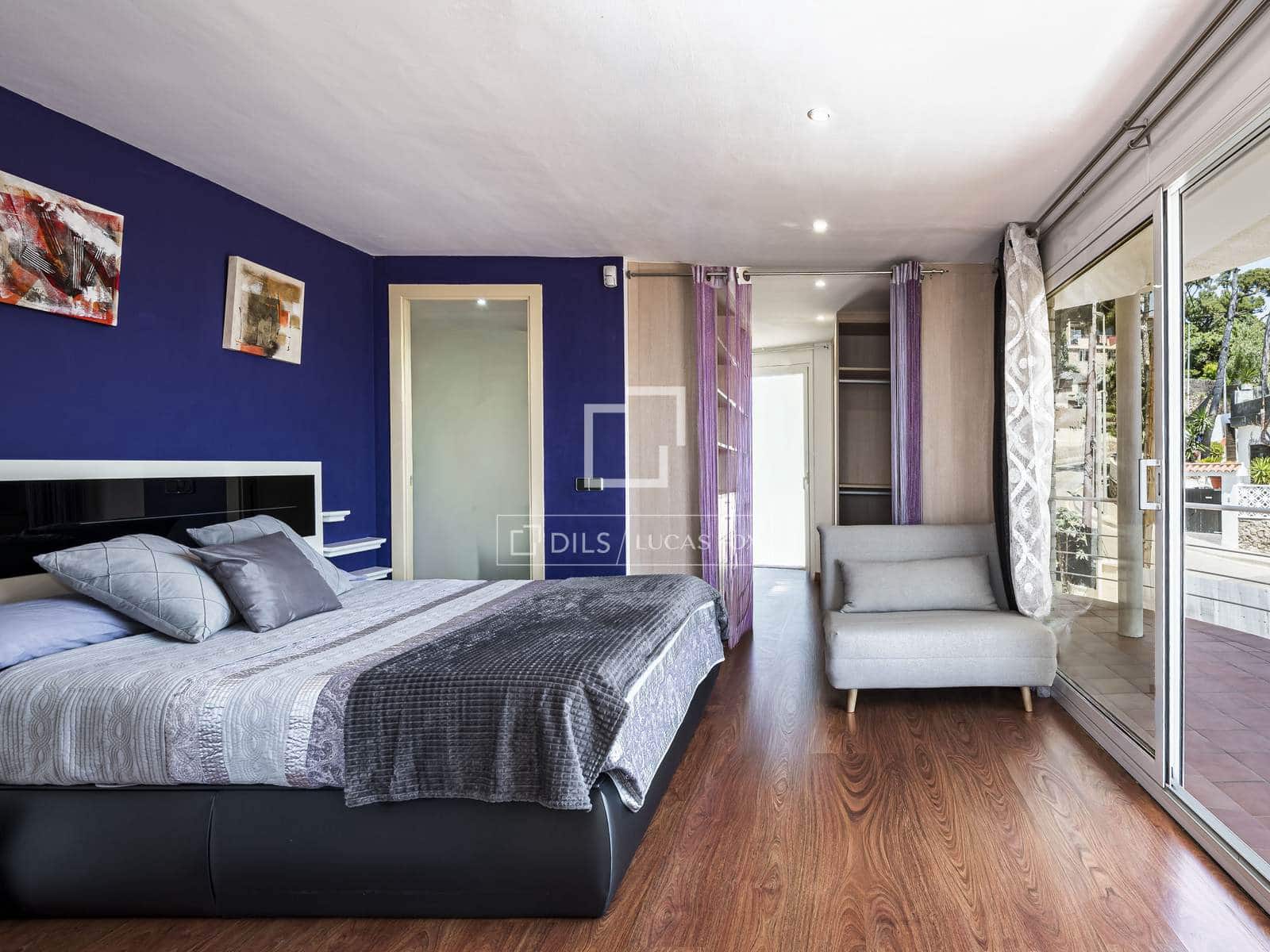 5 bedroom Villa for sale in Castelldefels with pool garage - € 1,170,000 (Ref: 9834894)