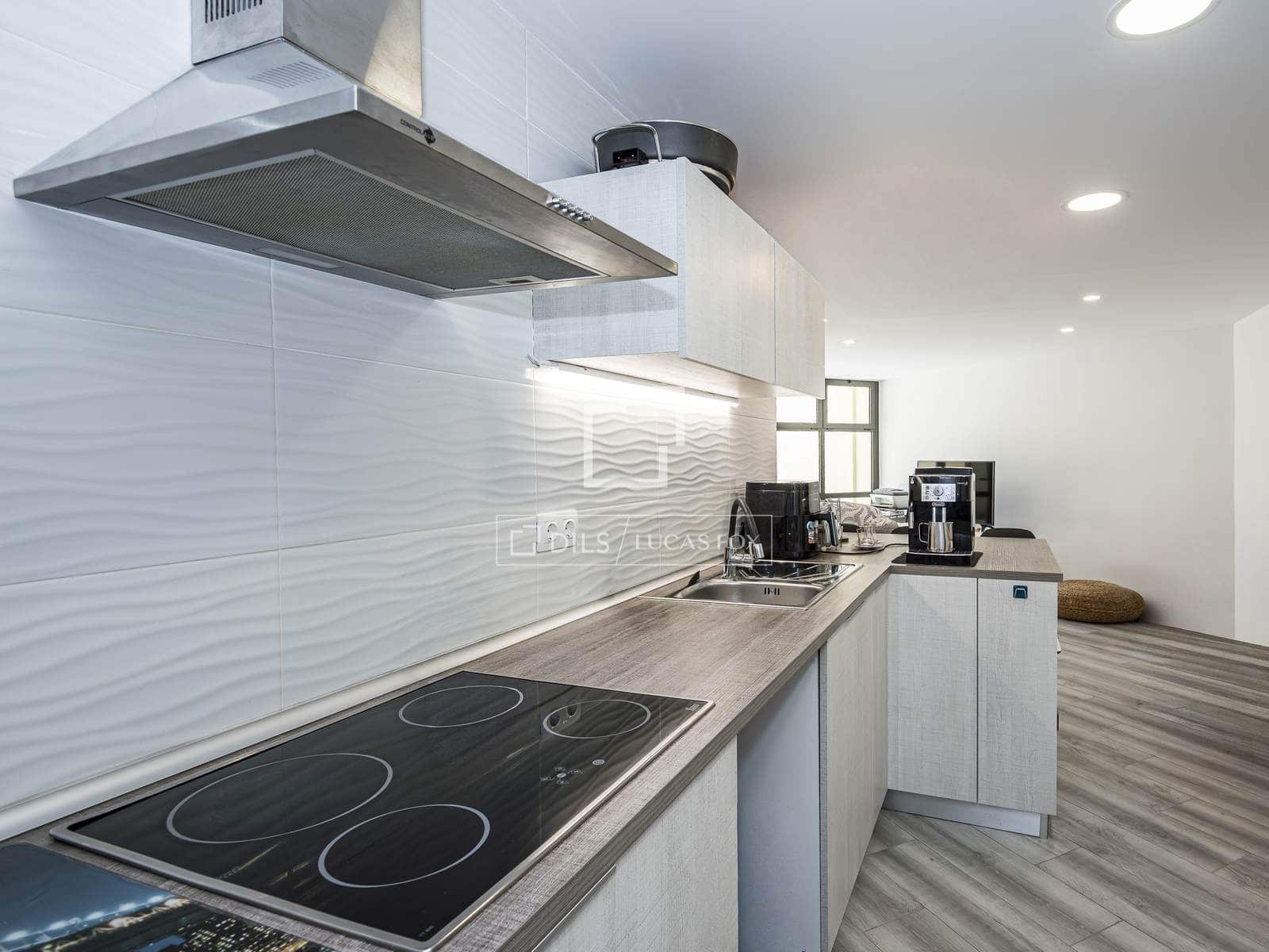 5 bedroom Villa for sale in Castelldefels with pool garage - € 1,170,000 (Ref: 9834894)