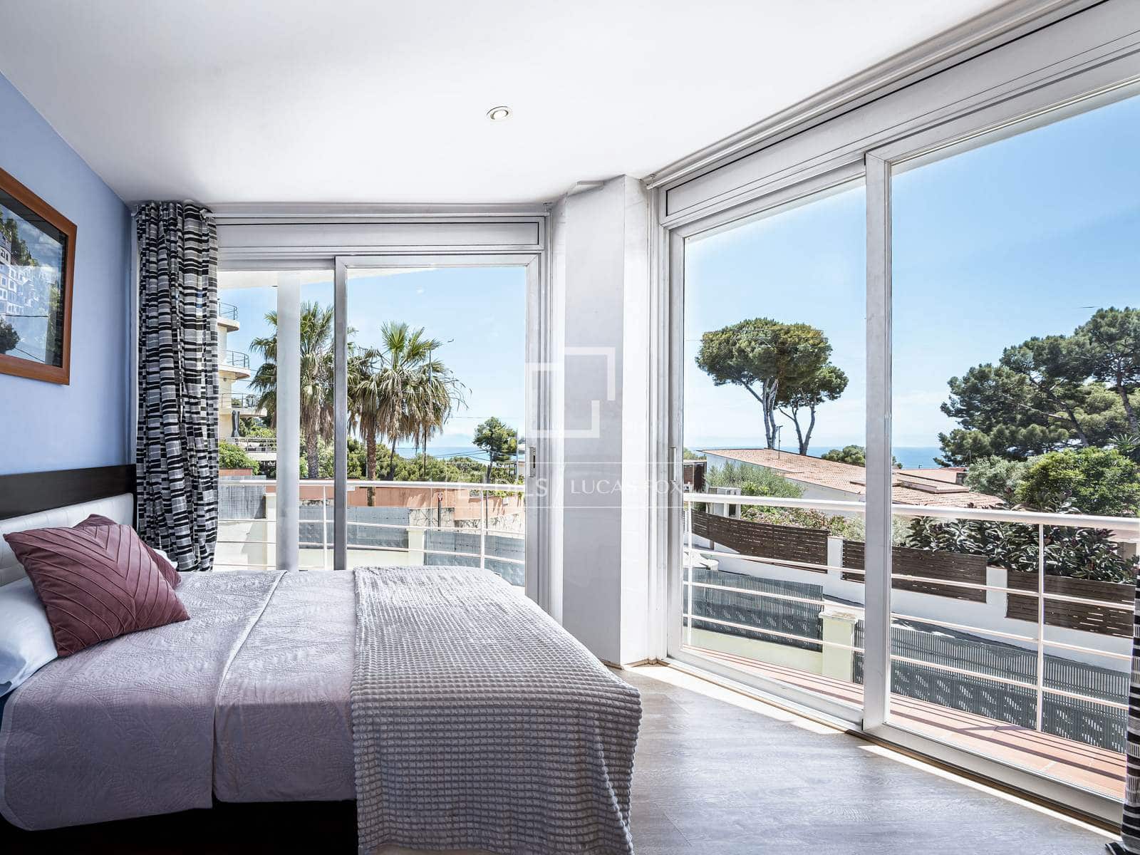 5 bedroom Villa for sale in Castelldefels with pool garage - € 1,170,000 (Ref: 9834894)