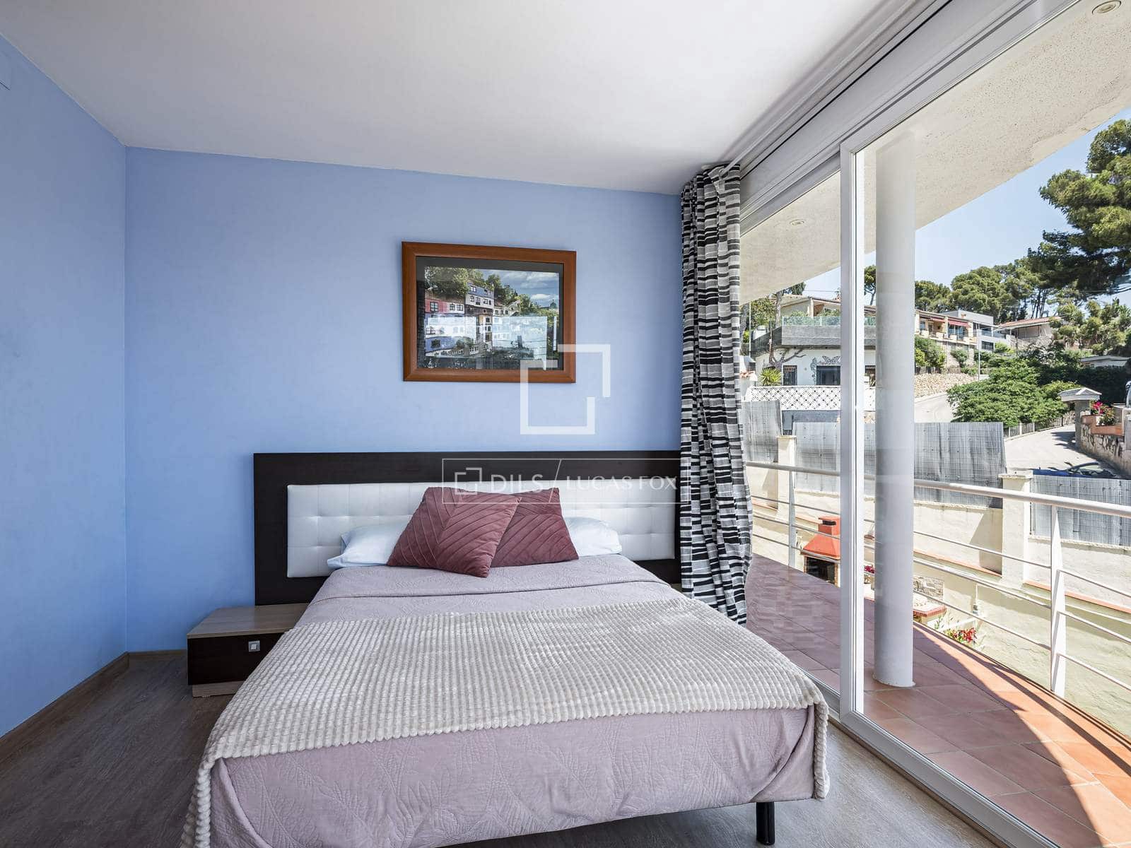 5 bedroom Villa for sale in Castelldefels with pool garage - € 1,170,000 (Ref: 9834894)