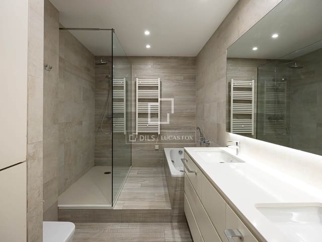 3 bedroom Apartment for sale in Barcelona city with garage - € 849,000 (Ref: 9838373)
