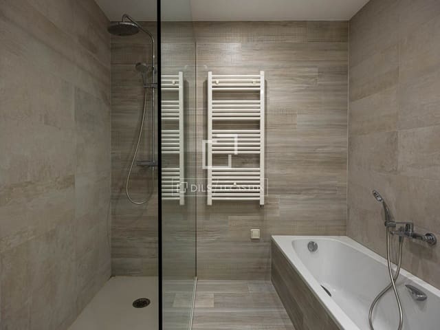 3 bedroom Apartment for sale in Barcelona city with garage - € 849,000 (Ref: 9838373)