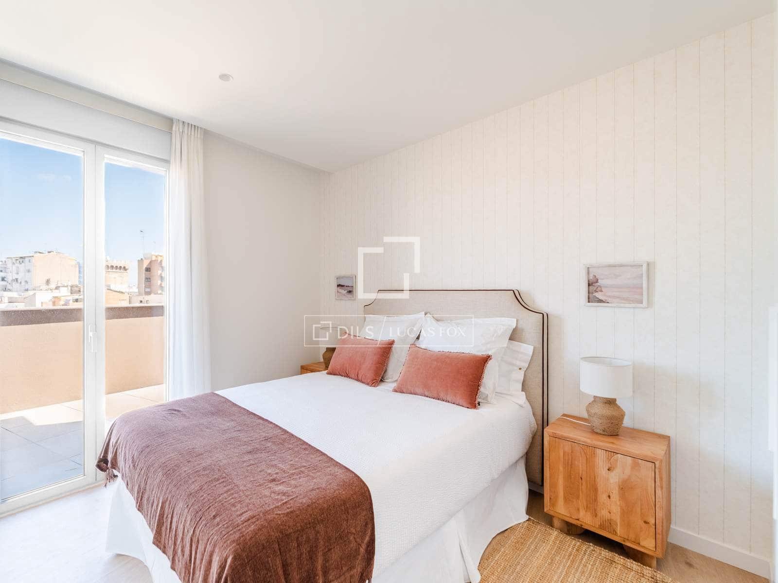 3 bedroom Penthouse for sale in Valencia city with pool garage - € 1,150,000 (Ref: 9838374)