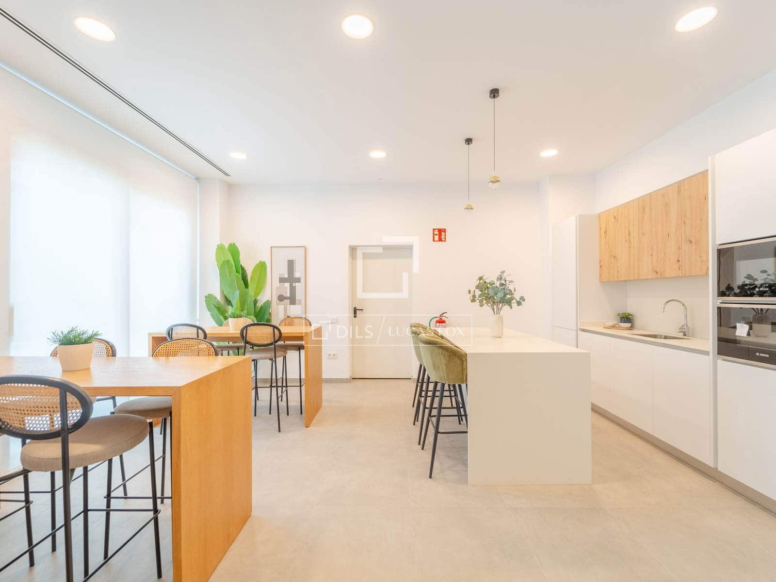 3 bedroom Penthouse for sale in Valencia city with pool garage - € 1,150,000 (Ref: 9838374)