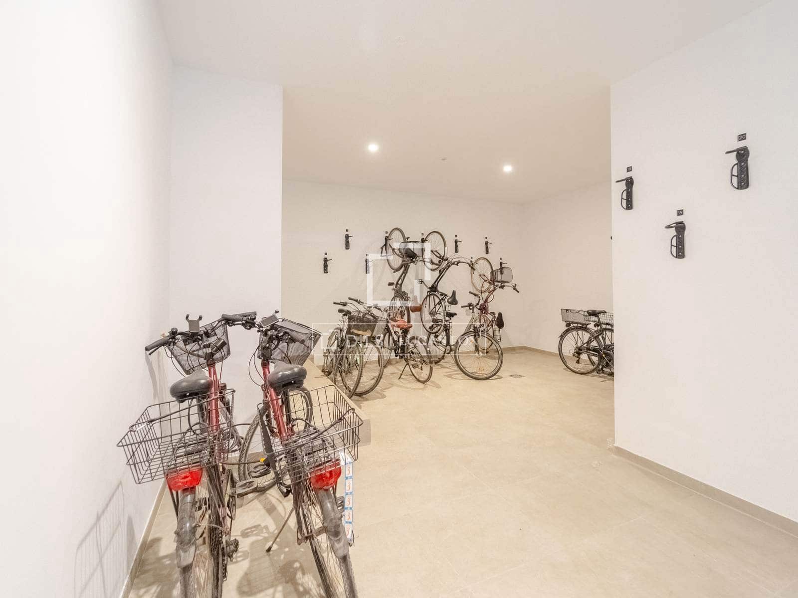 3 bedroom Penthouse for sale in Valencia city with pool garage - € 1,150,000 (Ref: 9838374)