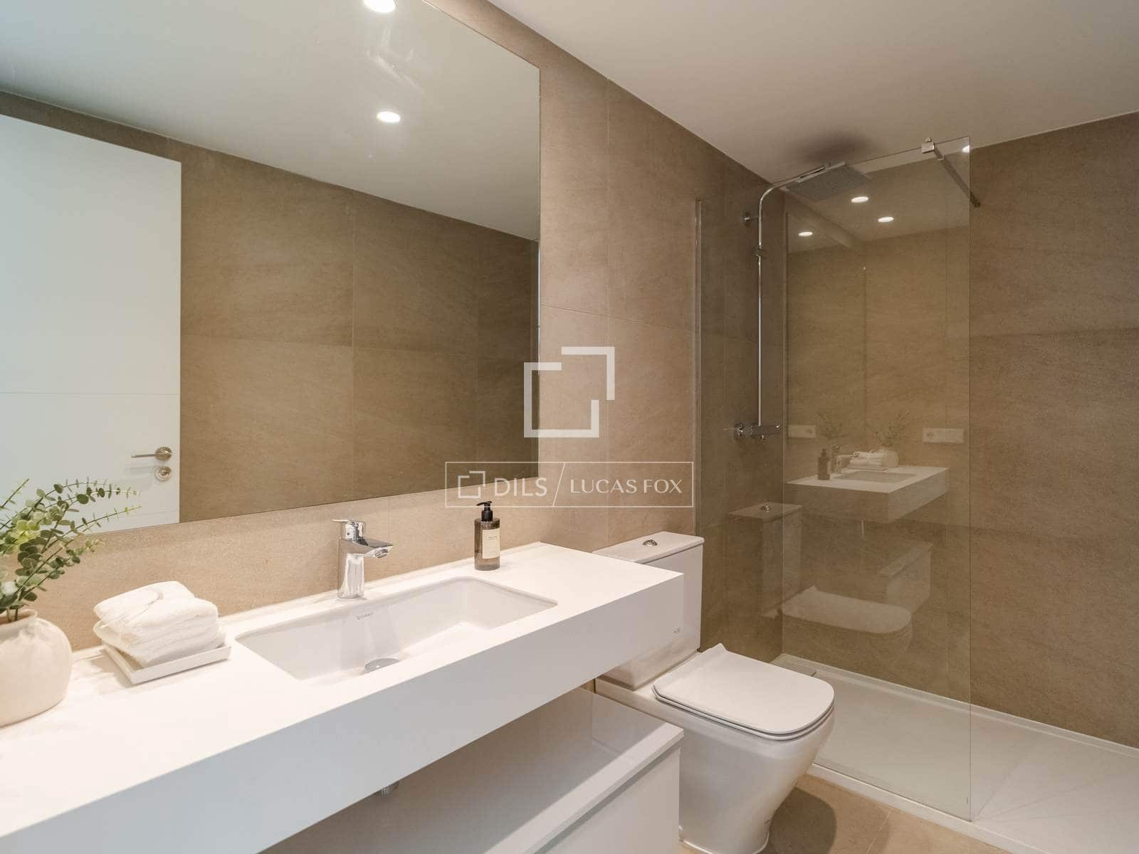 3 bedroom Apartment for sale in Valencia city with pool garage - € 780,000 (Ref: 9838375)