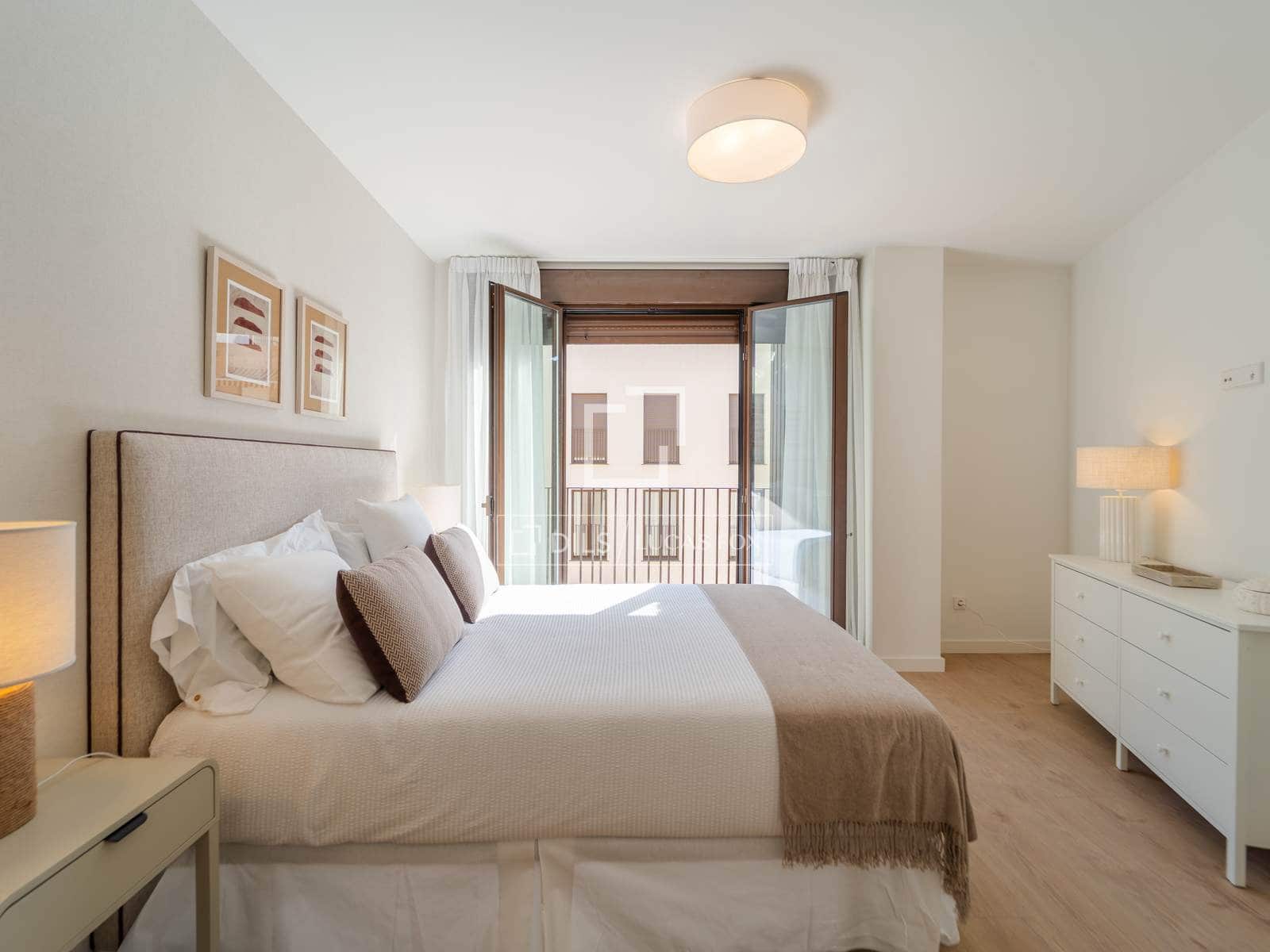 3 bedroom Apartment for sale in Valencia city with pool garage - € 780,000 (Ref: 9838375)