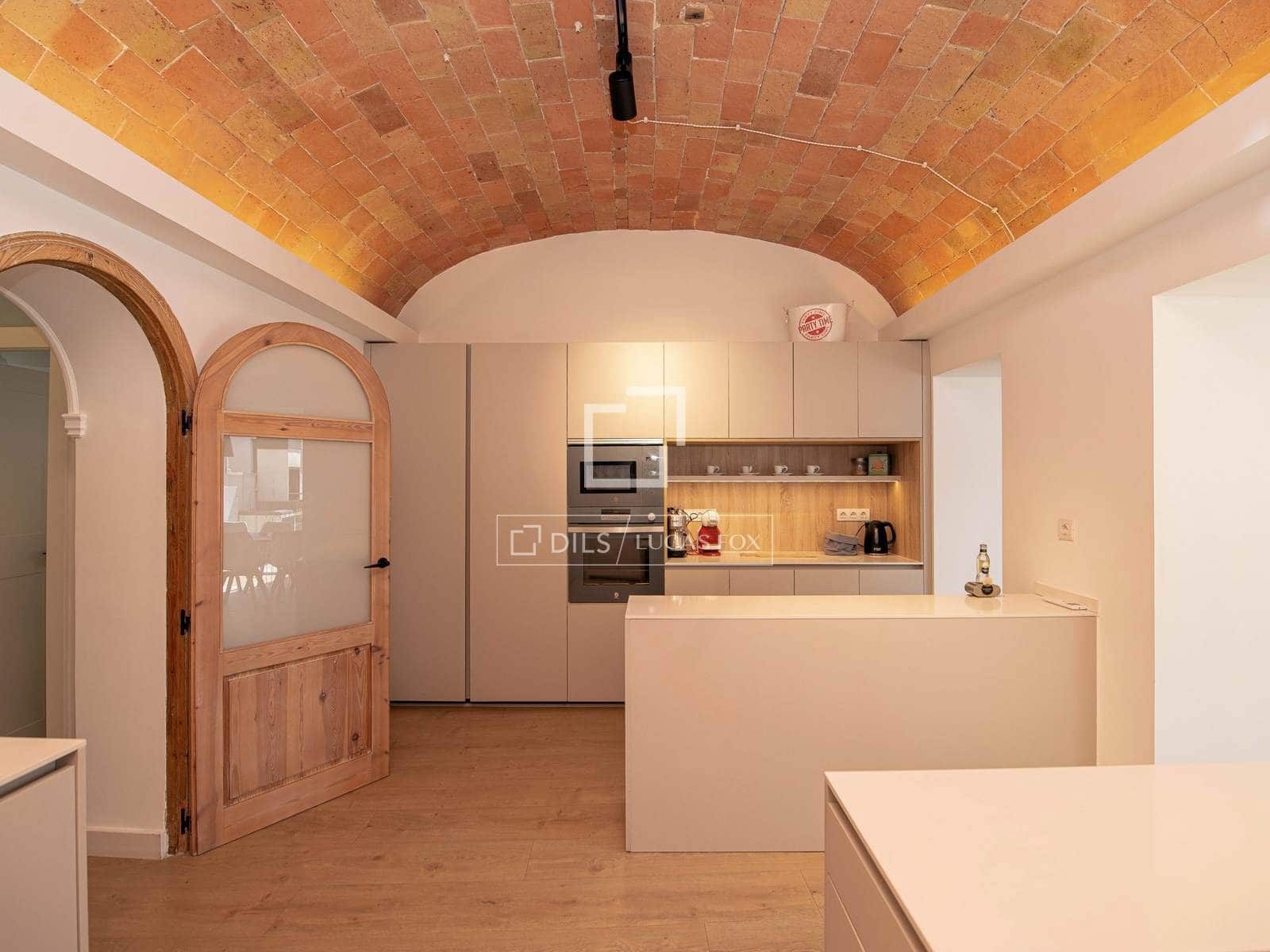 11 bedroom Villa for sale in Sant Feliu de Guixols with garage - € 1,350,000 (Ref: 9838377)