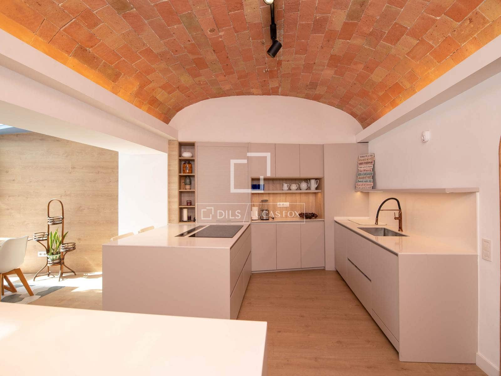 11 bedroom Villa for sale in Sant Feliu de Guixols with garage - € 1,350,000 (Ref: 9838377)