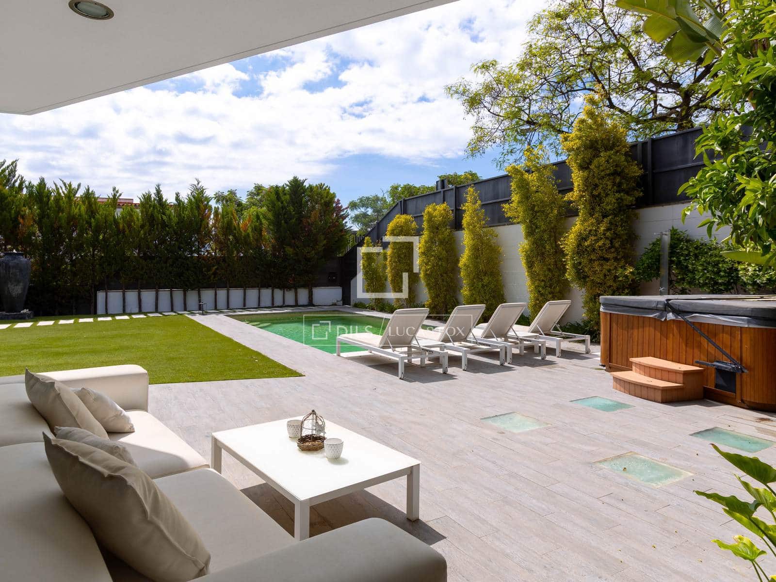 5 bedroom Villa for sale in Mataro with pool garage - € 1,050,000 (Ref: 9838506)