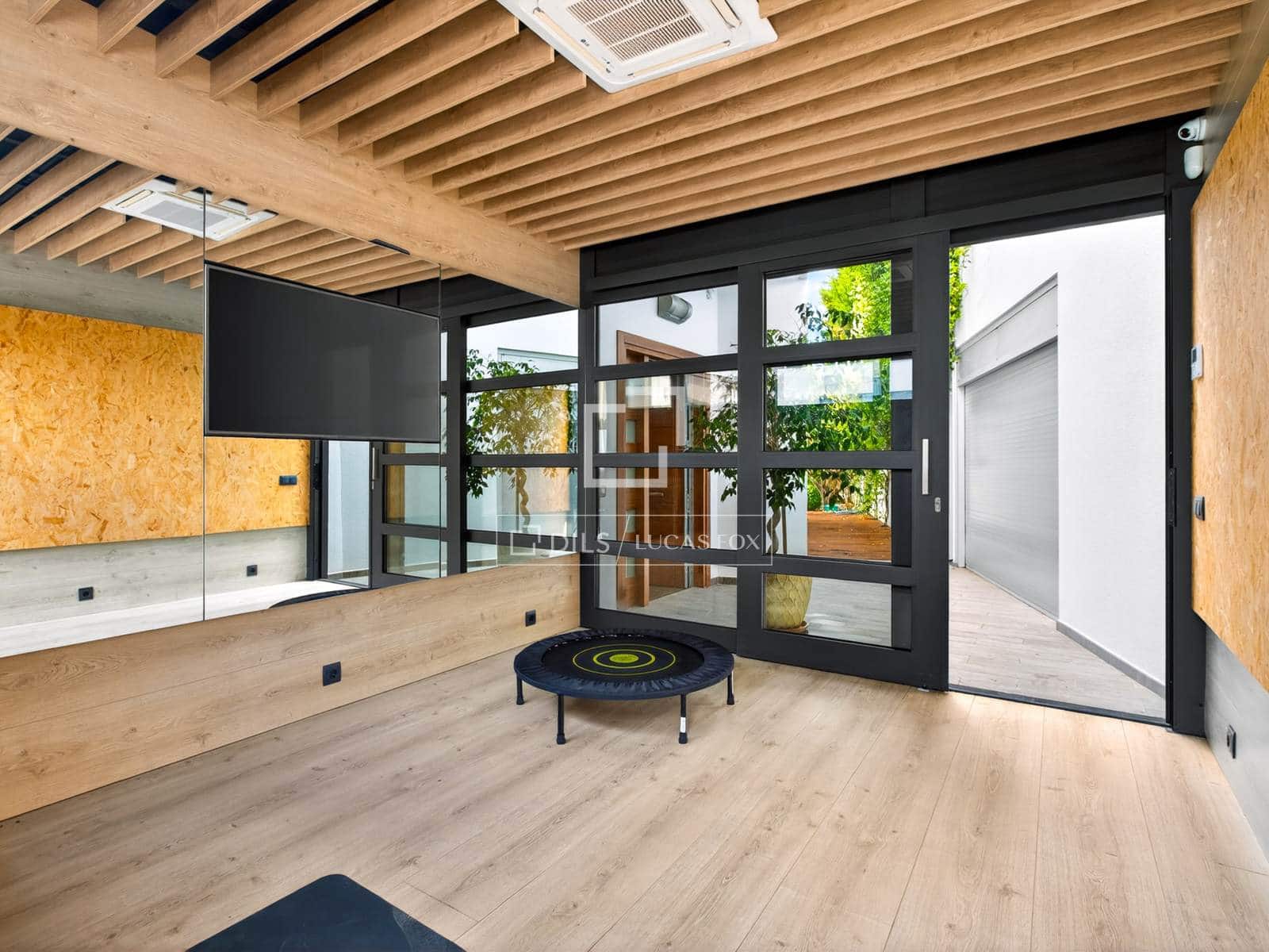 5 bedroom Villa for sale in Mataro with pool garage - € 1,050,000 (Ref: 9838506)
