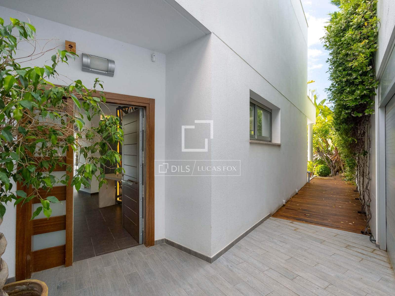 5 bedroom Villa for sale in Mataro with pool garage - € 1,050,000 (Ref: 9838506)