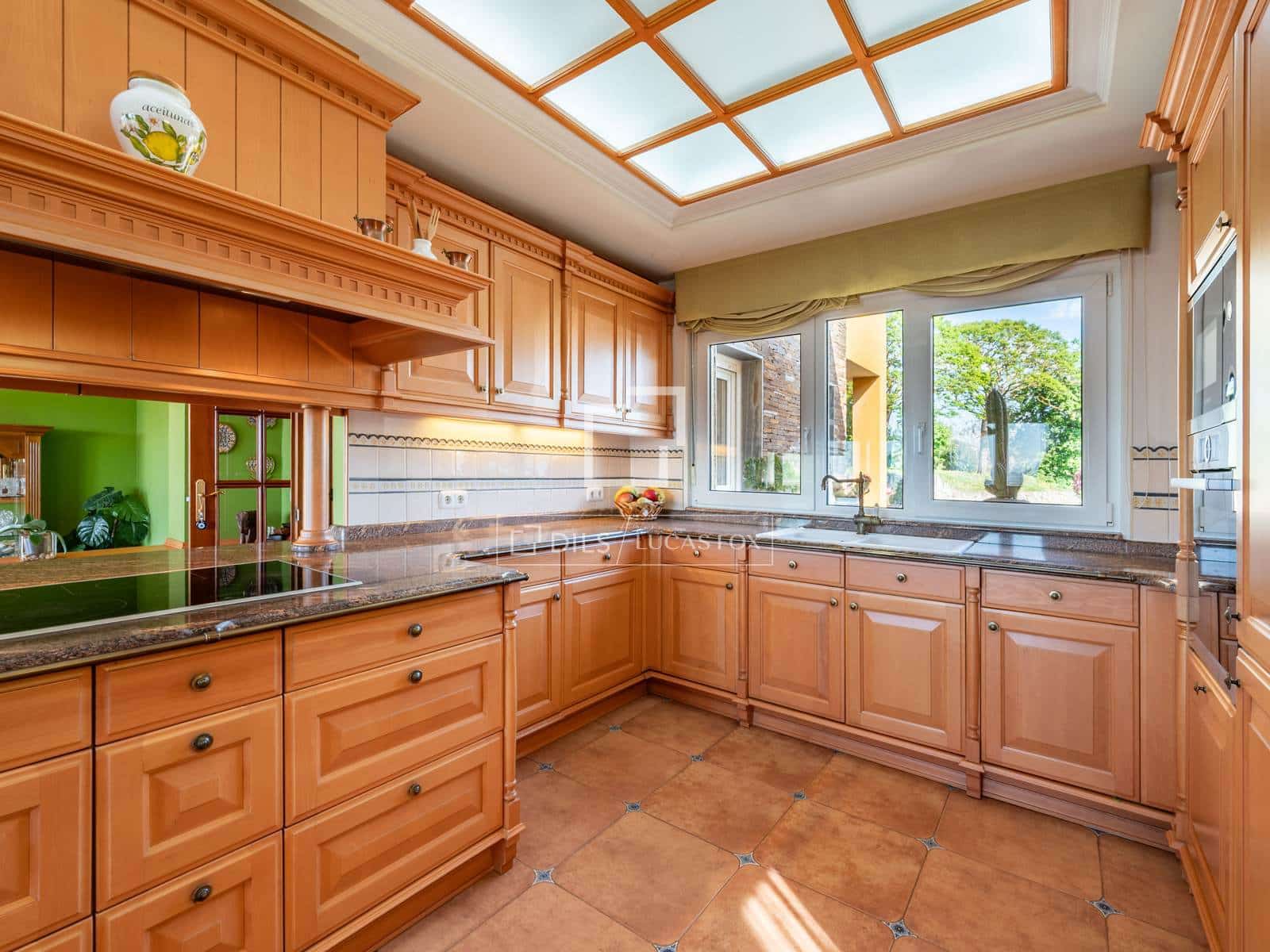 6 bedroom Villa for sale in Oleiros - € 1,350,000 (Ref: 9838640)