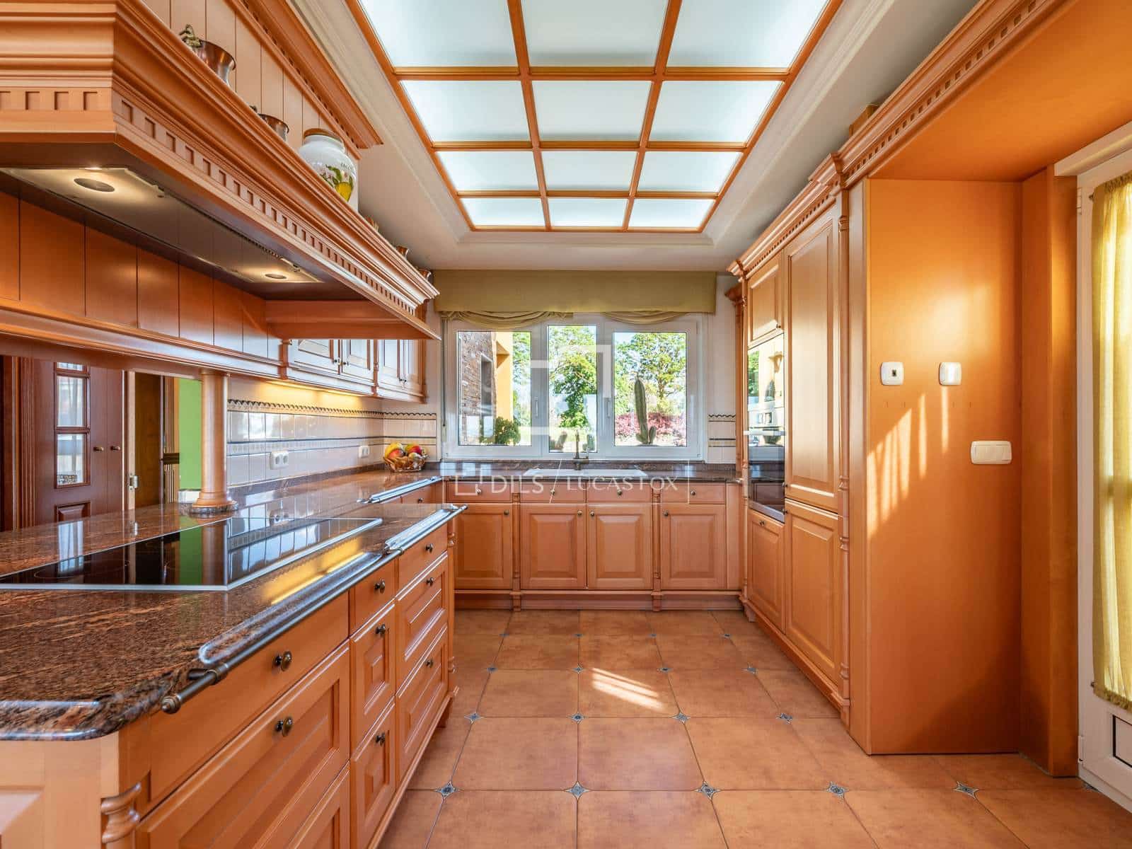 6 bedroom Villa for sale in Oleiros - € 1,350,000 (Ref: 9838640)