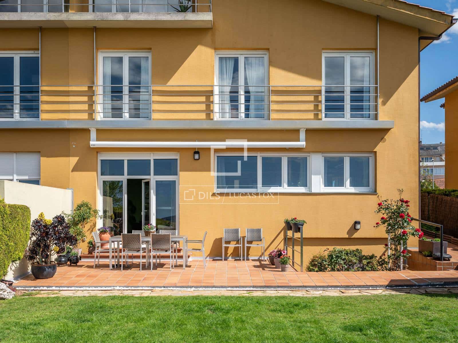 6 bedroom Villa for sale in Oleiros - € 1,350,000 (Ref: 9838640)