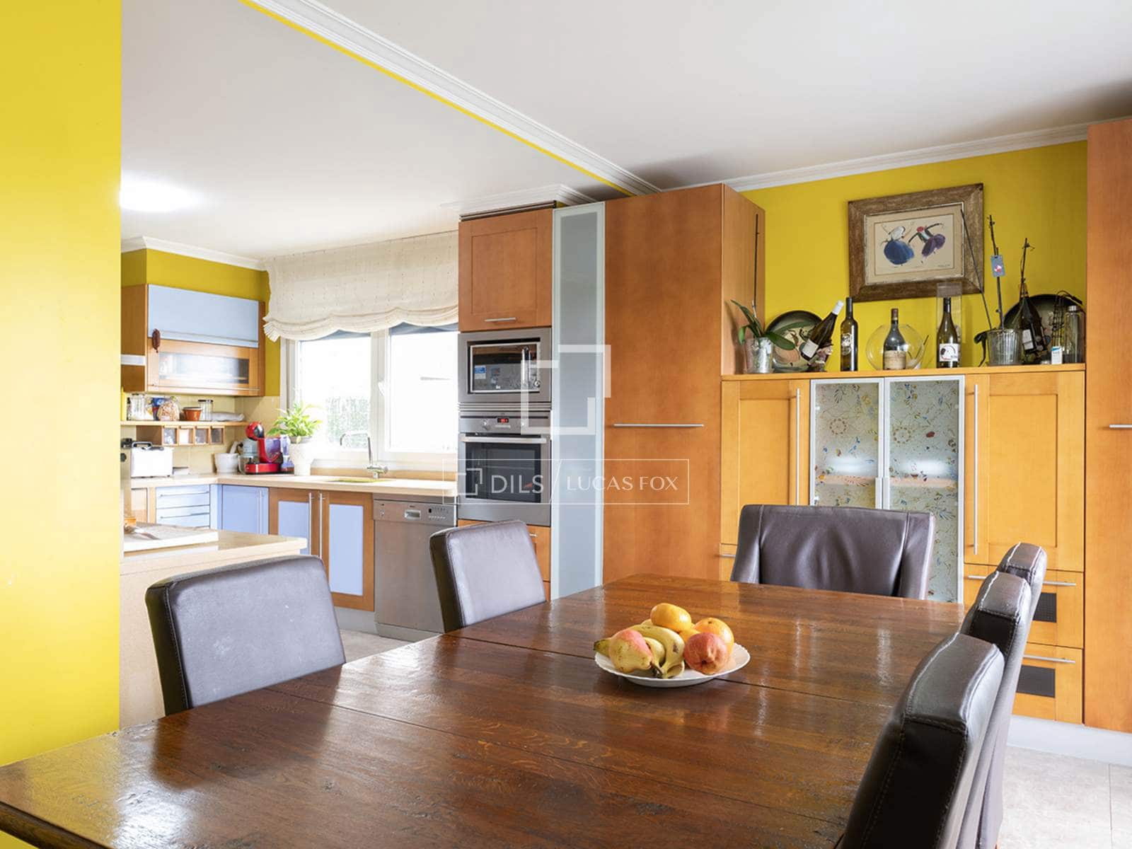 4 soveværelse Villa til salg i Sanxenxo med garage - € 480.000 (Ref: 9838641)