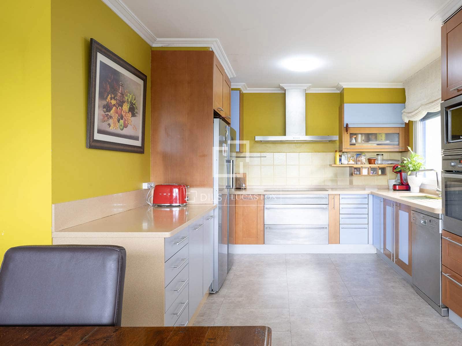 4 soveværelse Villa til salg i Sanxenxo med garage - € 480.000 (Ref: 9838641)