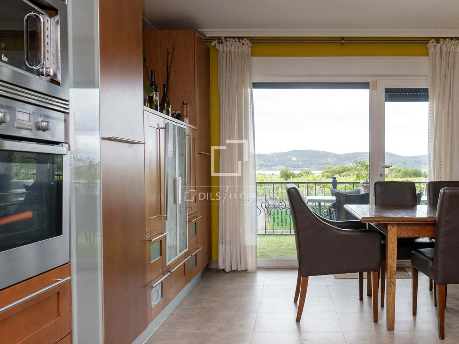 4 soveværelse Villa til salg i Sanxenxo med garage - € 480.000 (Ref: 9838641)