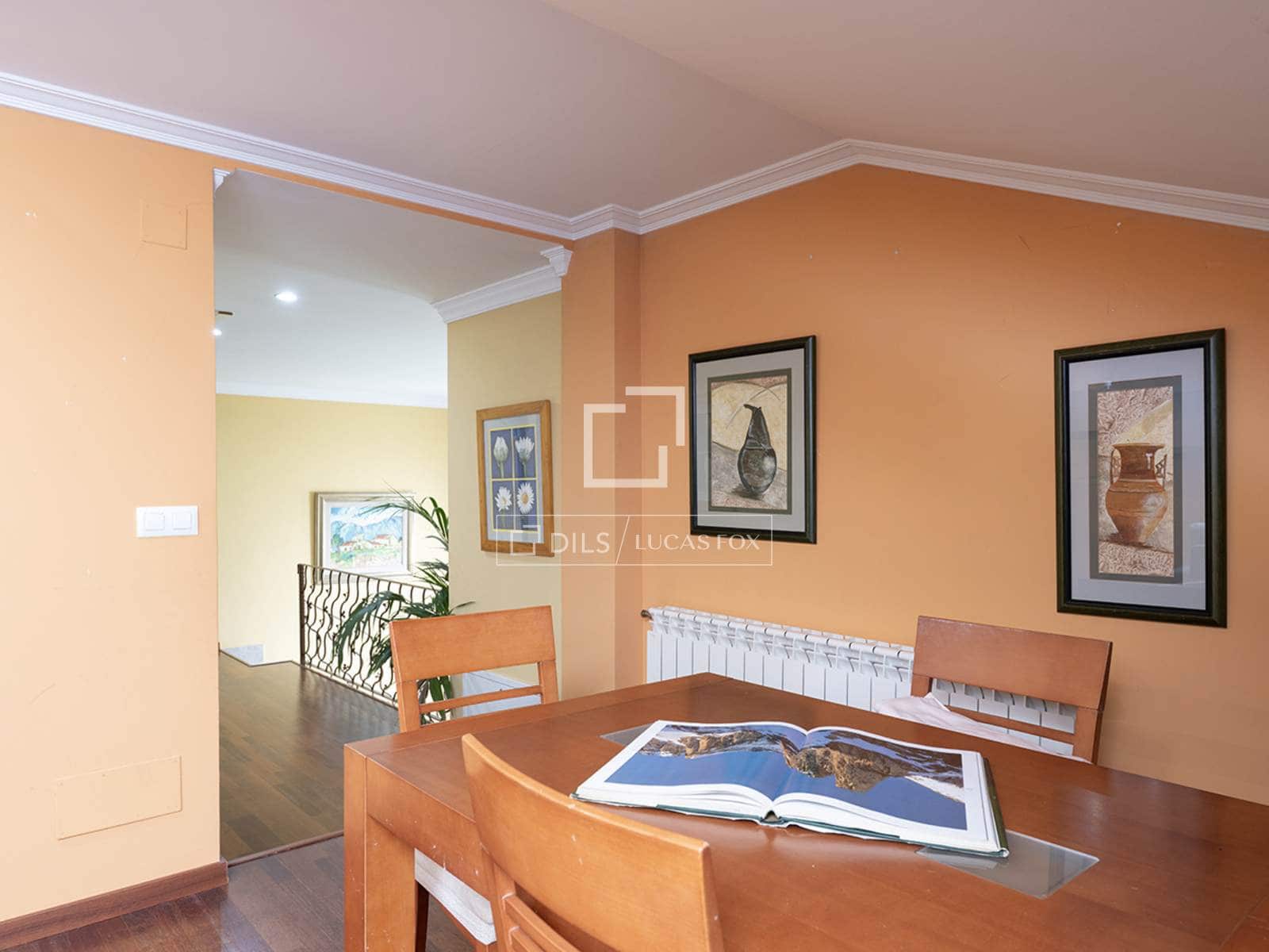 4 soveværelse Villa til salg i Sanxenxo med garage - € 480.000 (Ref: 9838641)