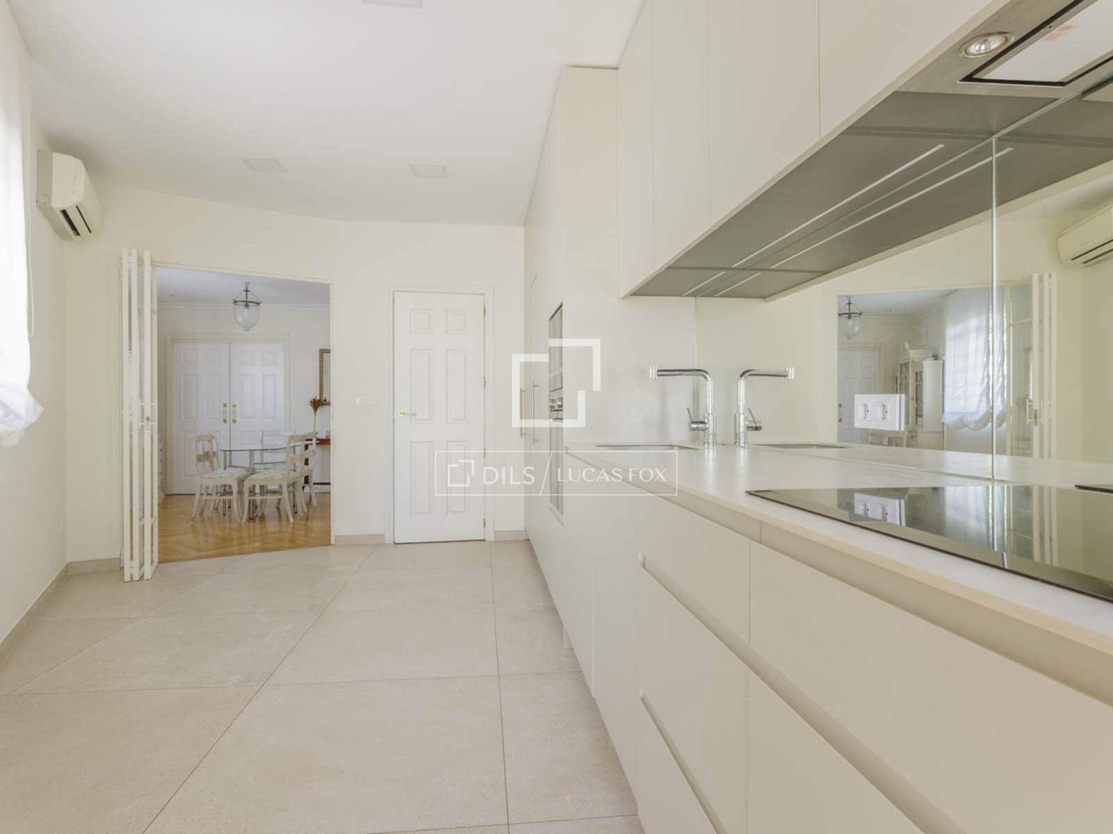 5 bedroom Villa for sale in Pozuelo de Alarcon with pool - € 1,345,000 (Ref: 9839974)
