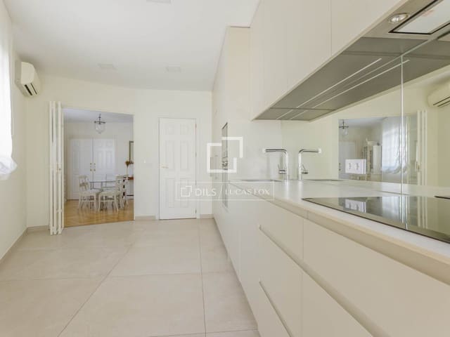 Chalet de 5 habitaciones en Pozuelo de Alarcón en venta con piscina - 1.345.000 € (Ref: 9839974)