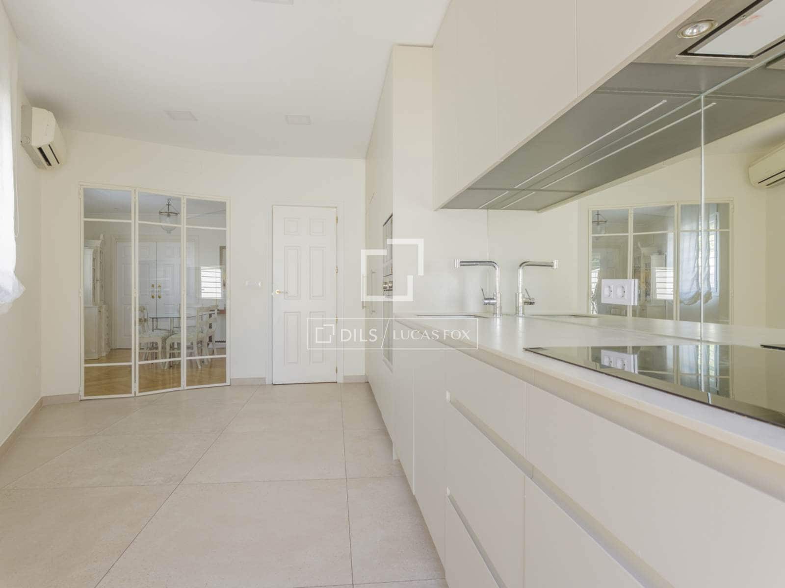 5 bedroom Villa for sale in Pozuelo de Alarcon with pool - € 1,345,000 (Ref: 9839974)