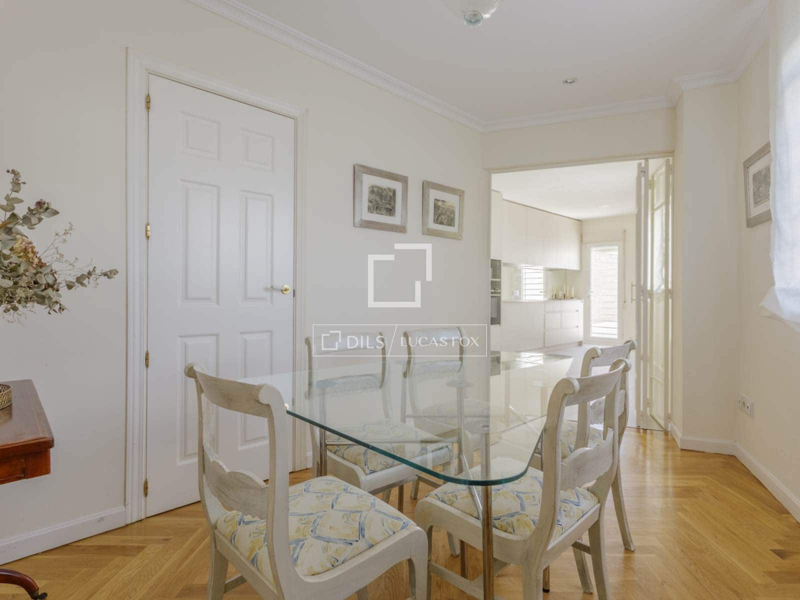 5 bedroom Villa for sale in Pozuelo de Alarcon with pool - € 1,345,000 (Ref: 9839974)
