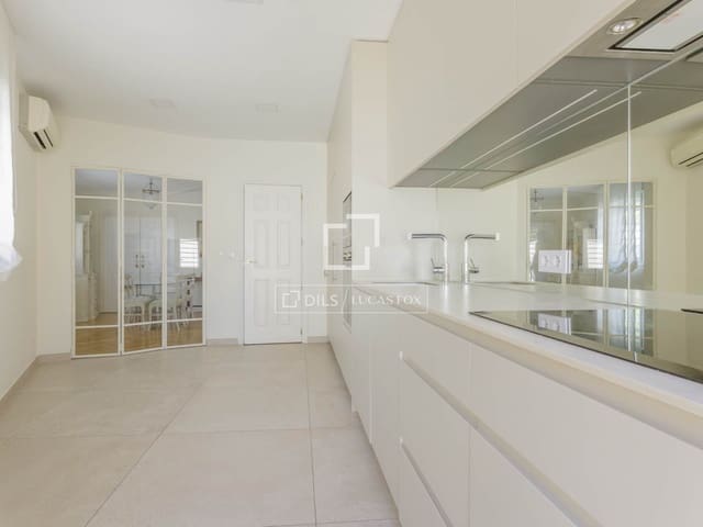 Chalet de 5 habitaciones en Pozuelo de Alarcón en venta con piscina - 1.345.000 € (Ref: 9839974)