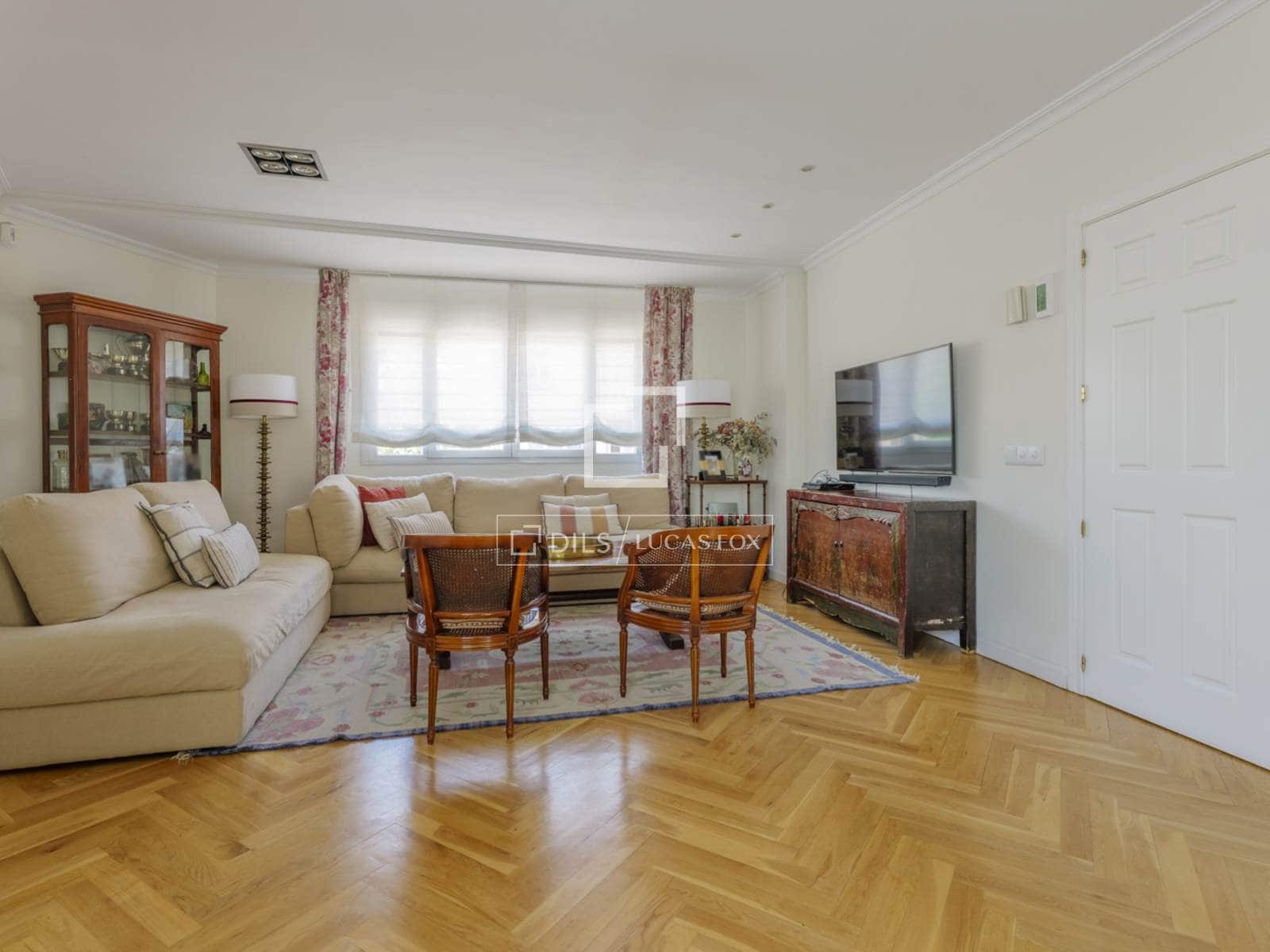 5 bedroom Villa for sale in Pozuelo de Alarcon with pool - € 1,345,000 (Ref: 9839974)