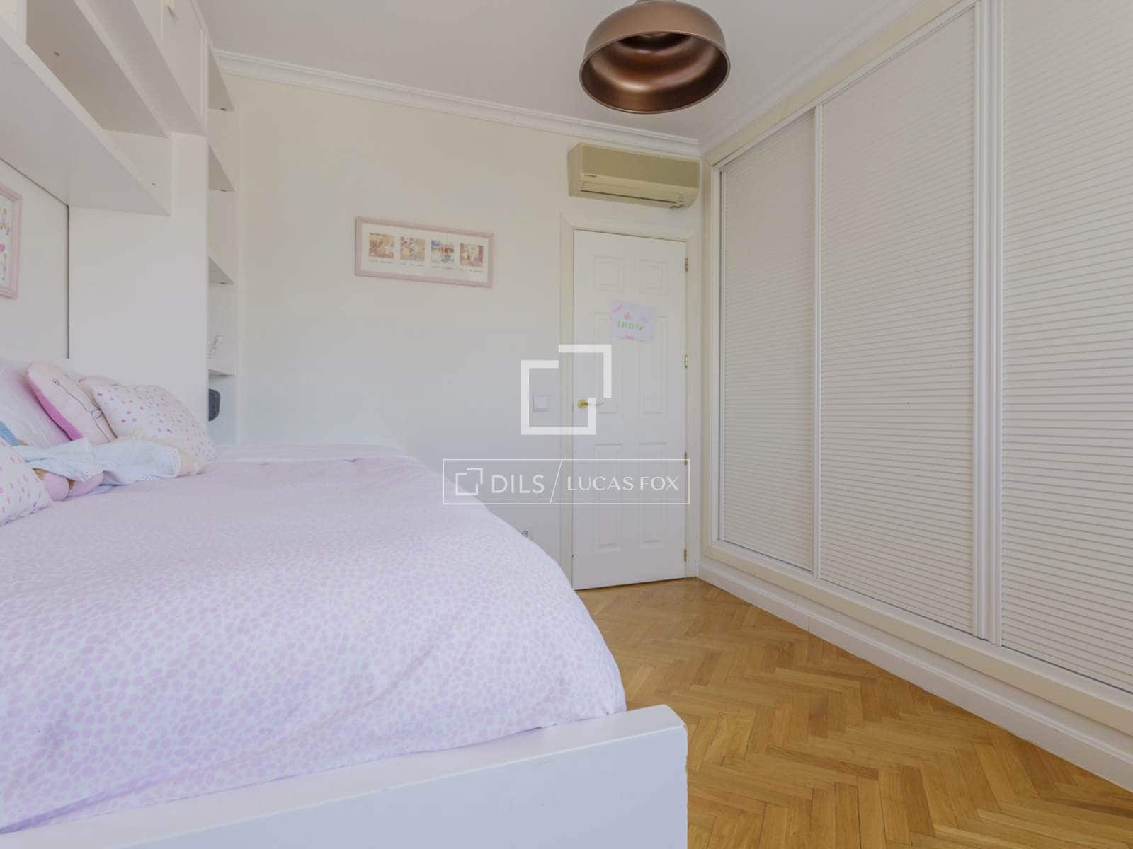 5 bedroom Villa for sale in Pozuelo de Alarcon with pool - € 1,345,000 (Ref: 9839974)