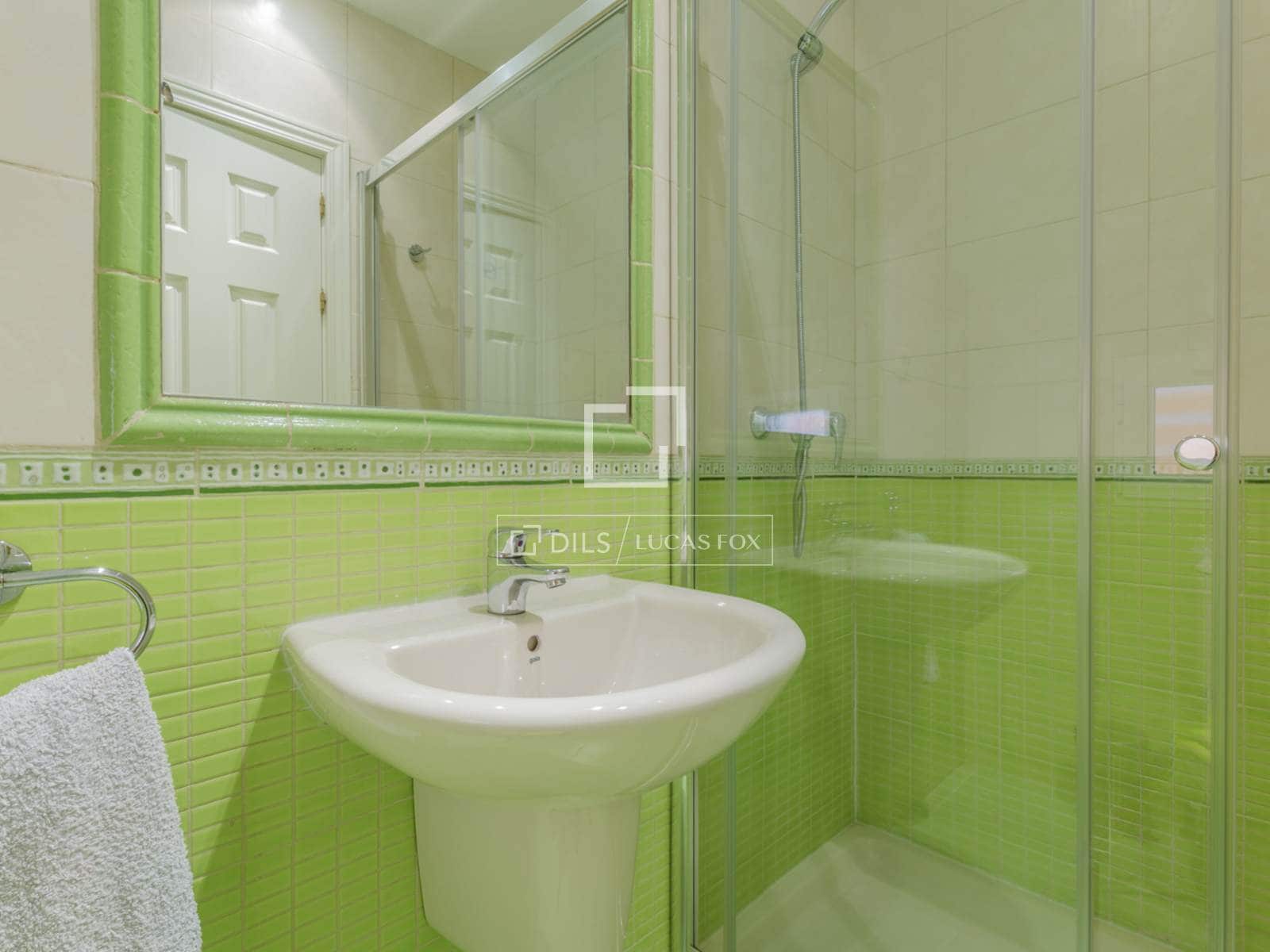 5 bedroom Villa for sale in Pozuelo de Alarcon with pool - € 1,345,000 (Ref: 9839974)