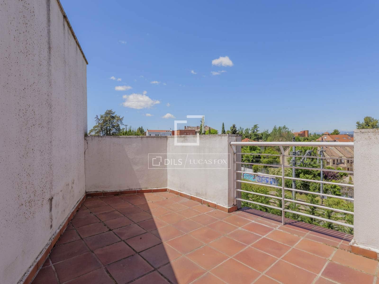 5 bedroom Villa for sale in Pozuelo de Alarcon with pool - € 1,345,000 (Ref: 9839974)