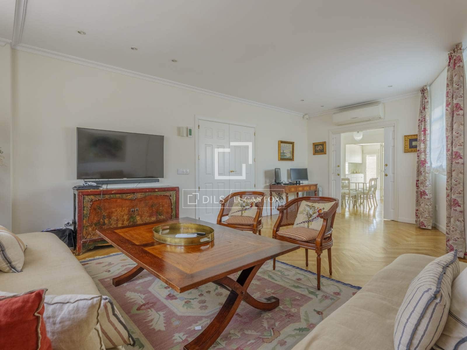 5 bedroom Villa for sale in Pozuelo de Alarcon with pool - € 1,345,000 (Ref: 9839974)