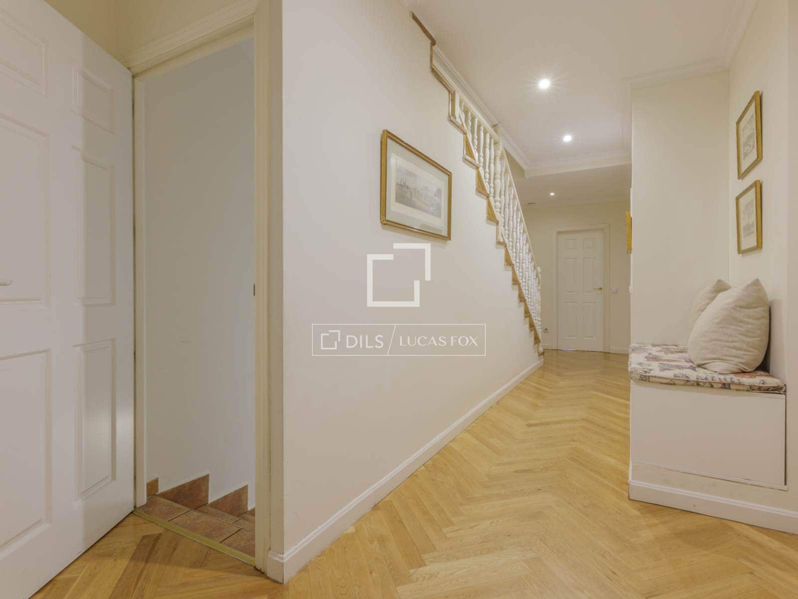 5 bedroom Villa for sale in Pozuelo de Alarcon with pool - € 1,345,000 (Ref: 9839974)