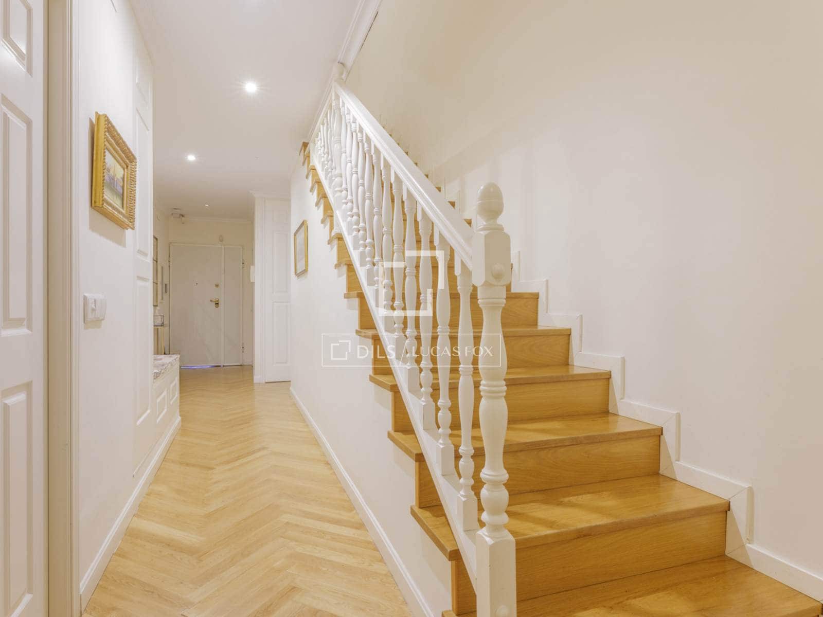 5 bedroom Villa for sale in Pozuelo de Alarcon with pool - € 1,345,000 (Ref: 9839974)