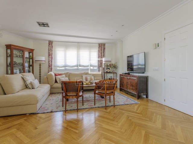 Chalet de 5 habitaciones en Pozuelo de Alarcón en venta con piscina - 1.345.000 € (Ref: 9839974)