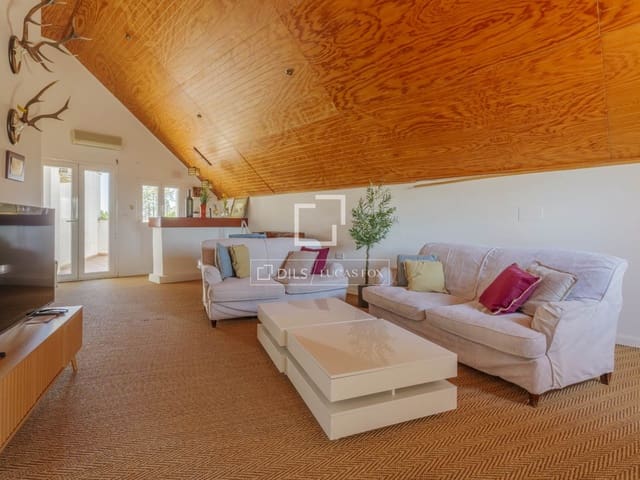 Chalet de 5 habitaciones en Pozuelo de Alarcón en venta con piscina - 1.345.000 € (Ref: 9839974)