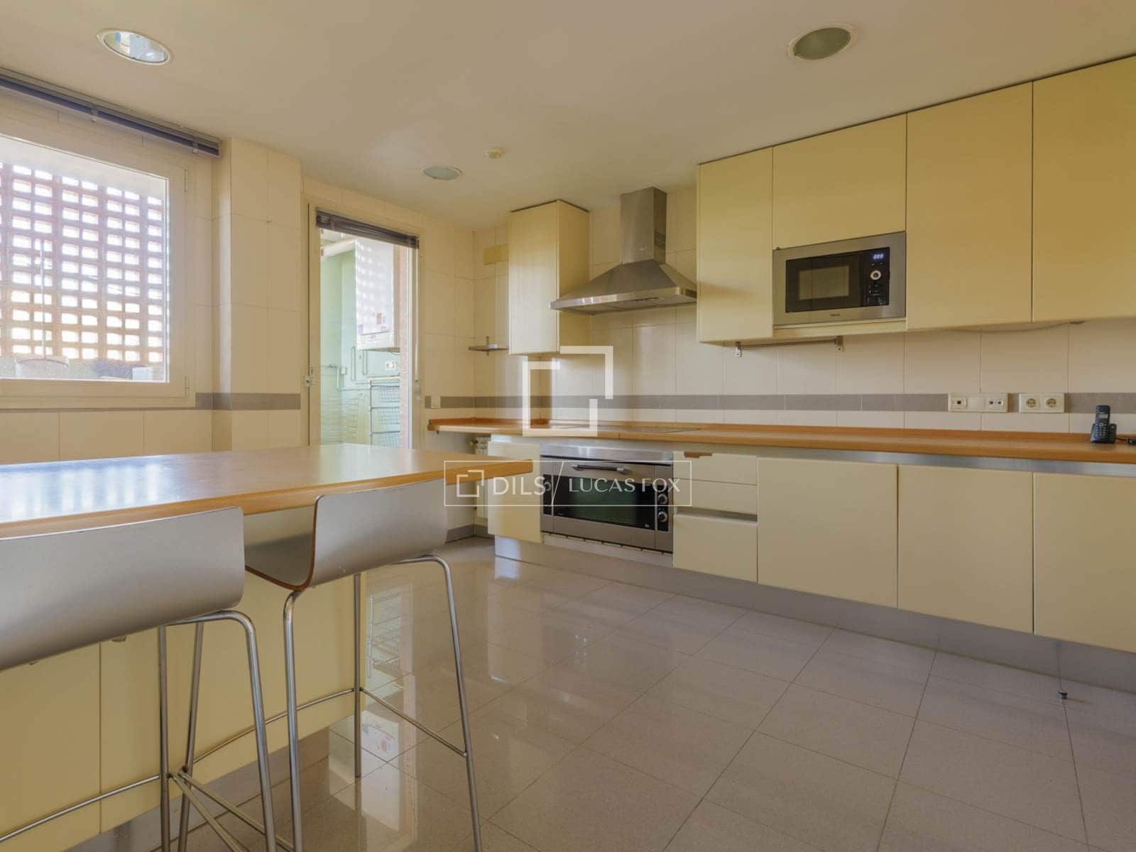 5 sovrum Takvåning till salu i Madrid stad med pool garage - 1 890 000 € (Ref: 9840654)