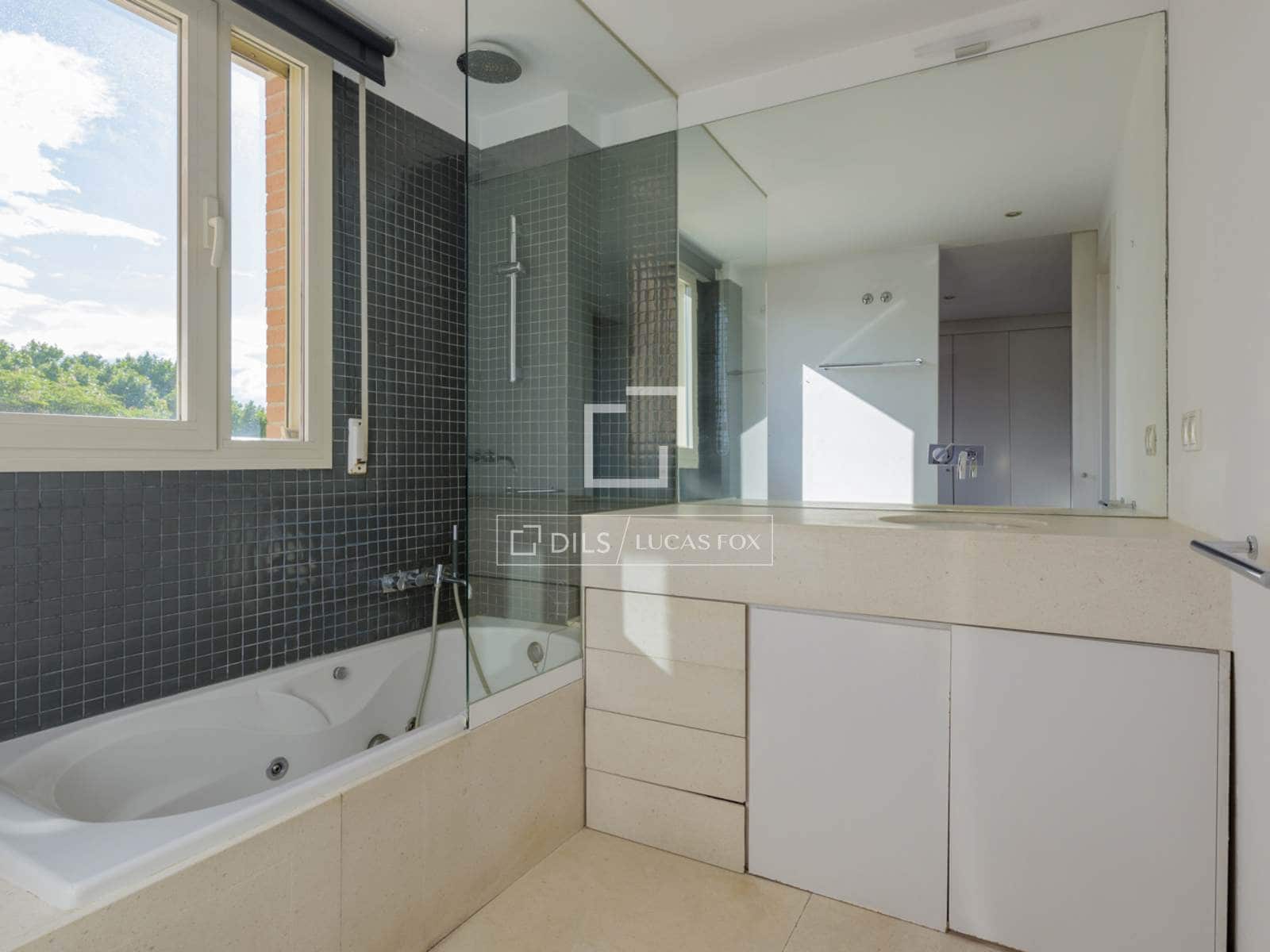 5 sovrum Takvåning till salu i Madrid stad med pool garage - 1 890 000 € (Ref: 9840654)