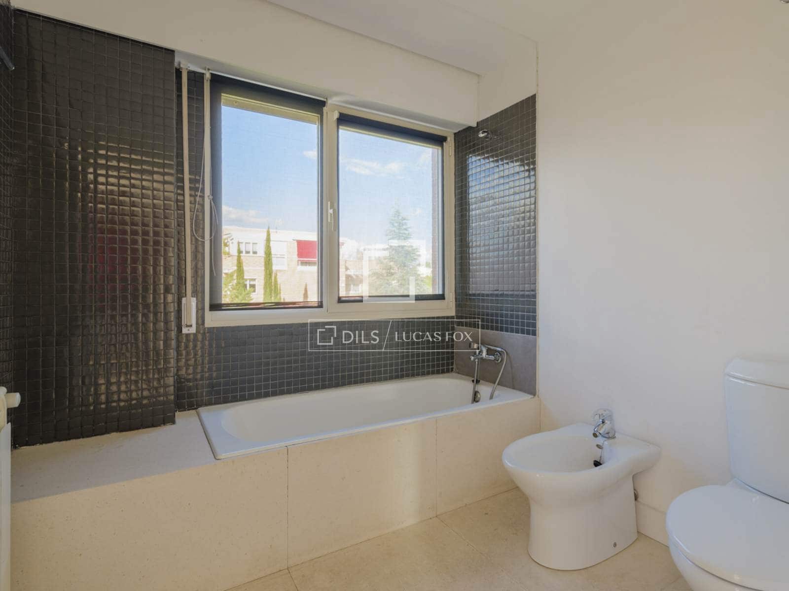 5 sovrum Takvåning till salu i Madrid stad med pool garage - 1 890 000 € (Ref: 9840654)