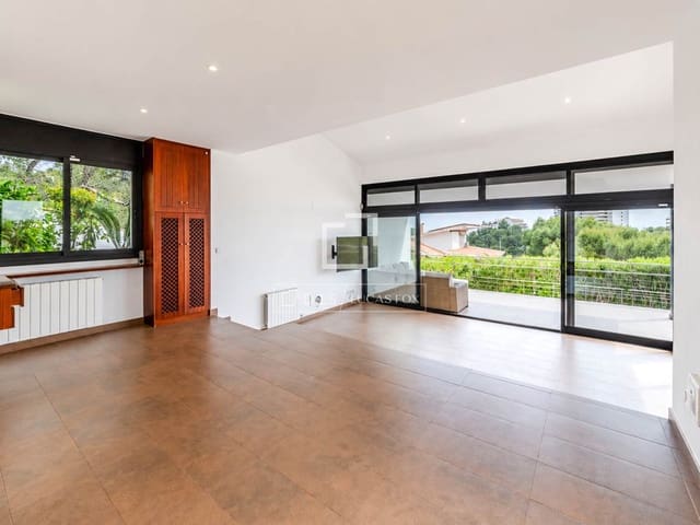 Chalet de 4 habitaciones en Sant Pere de Ribes en venta con piscina garaje - 1.250.000 € (Ref: 9841092)