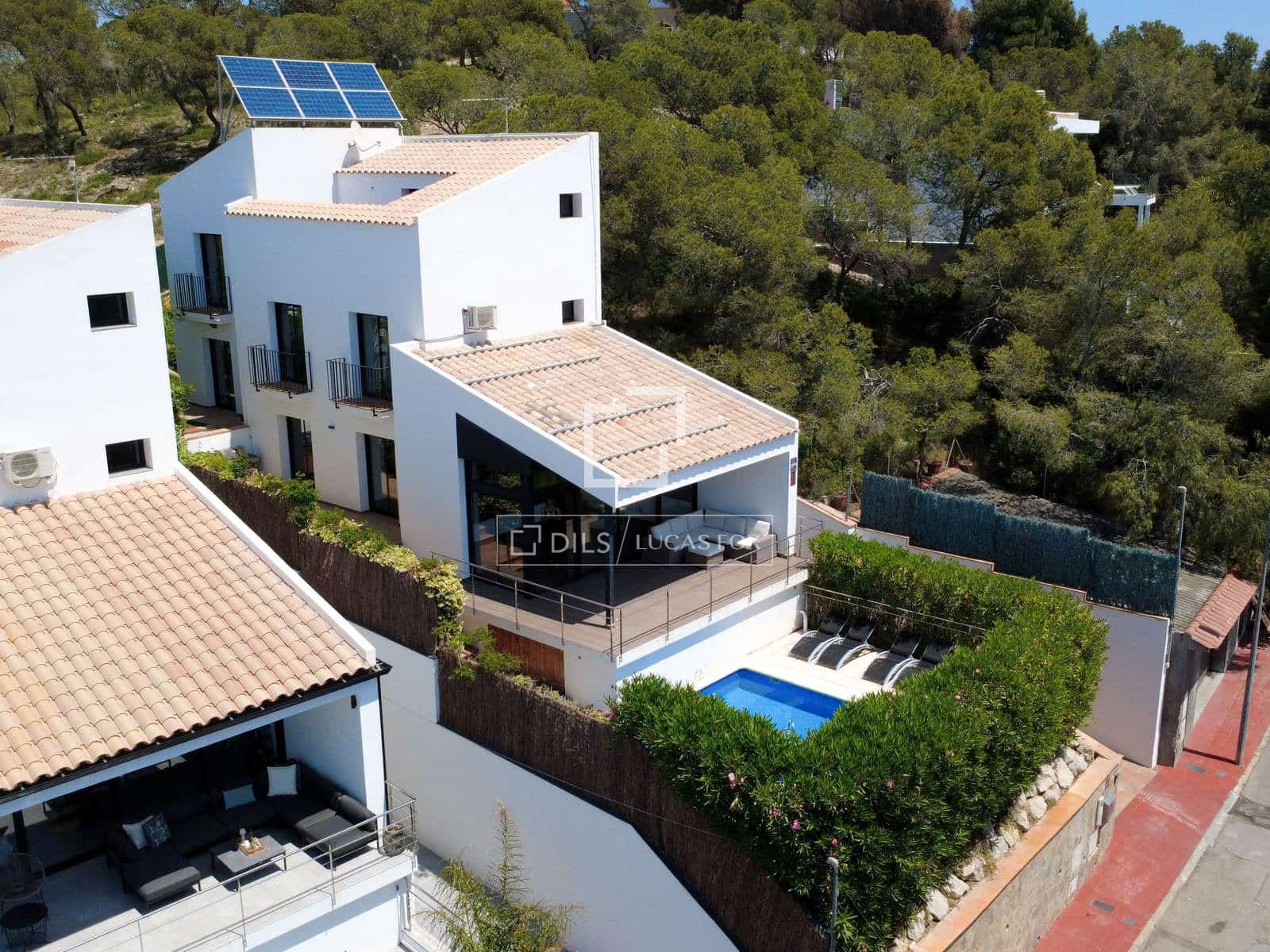 4 soveværelse Villa til salg i Sitges med swimmingpool garage - € 1.195.000 (Ref: 9841092)