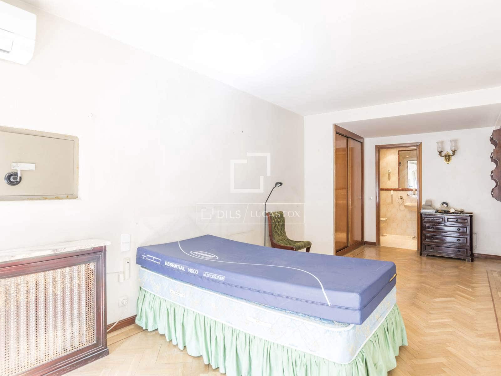 4 bedroom Apartment for sale in Madrid city with pool garage - € 2,650,000 (Ref: 9841706)
