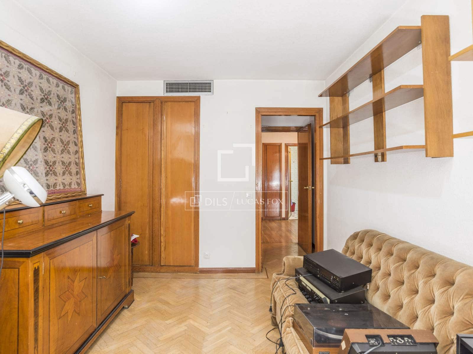 4 bedroom Apartment for sale in Madrid city with pool garage - € 2,650,000 (Ref: 9841706)