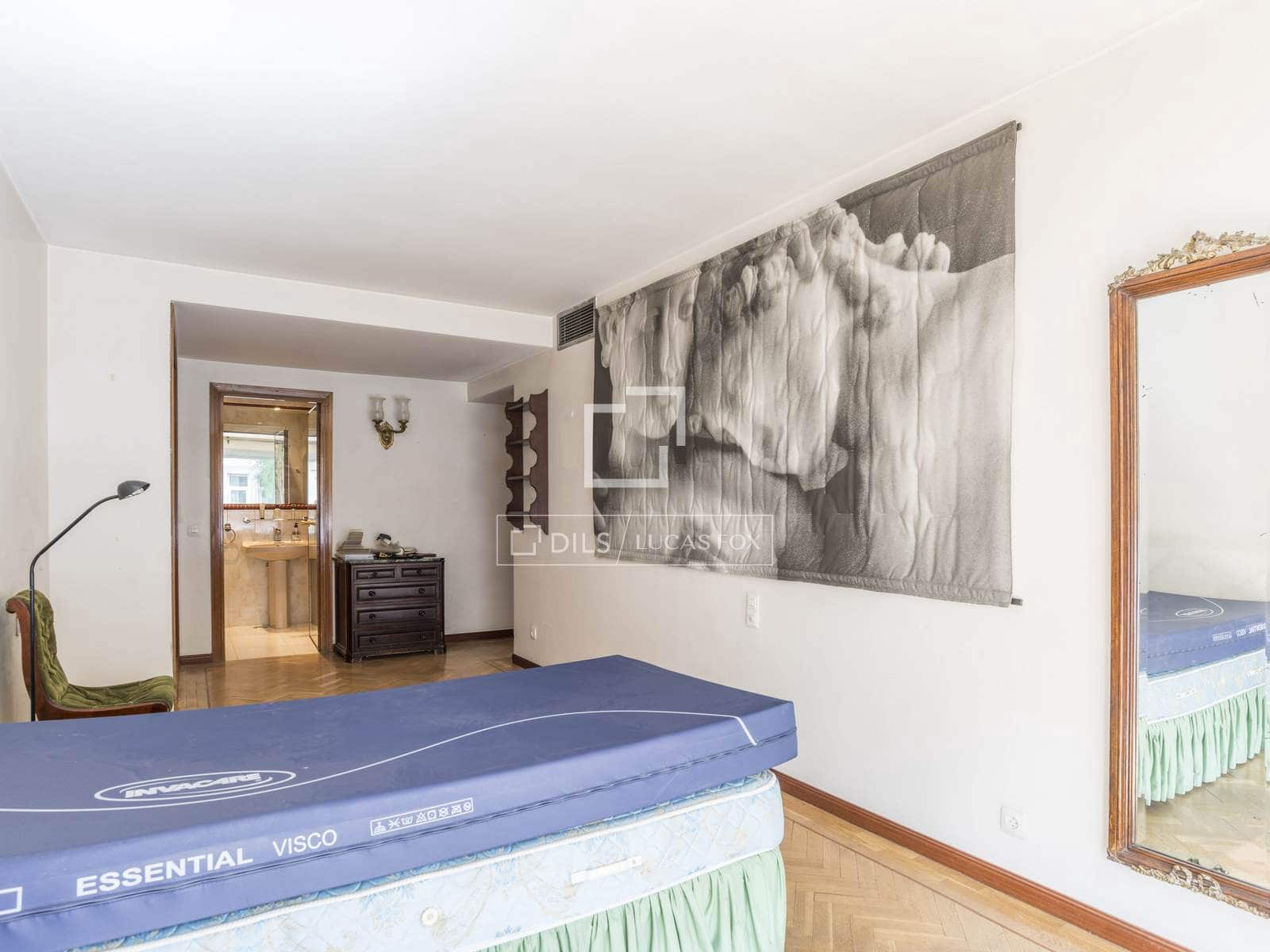 4 bedroom Apartment for sale in Madrid city with pool garage - € 2,650,000 (Ref: 9841706)