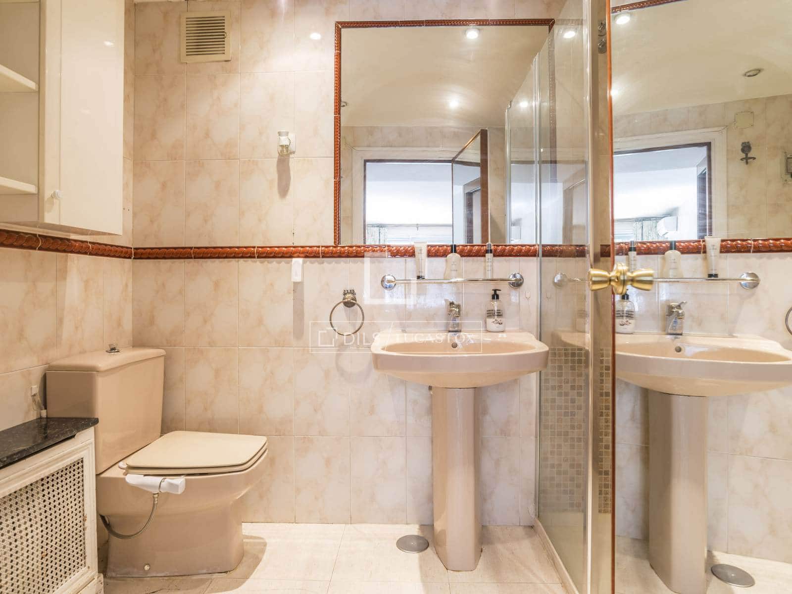 4 bedroom Apartment for sale in Madrid city with pool garage - € 2,650,000 (Ref: 9841706)