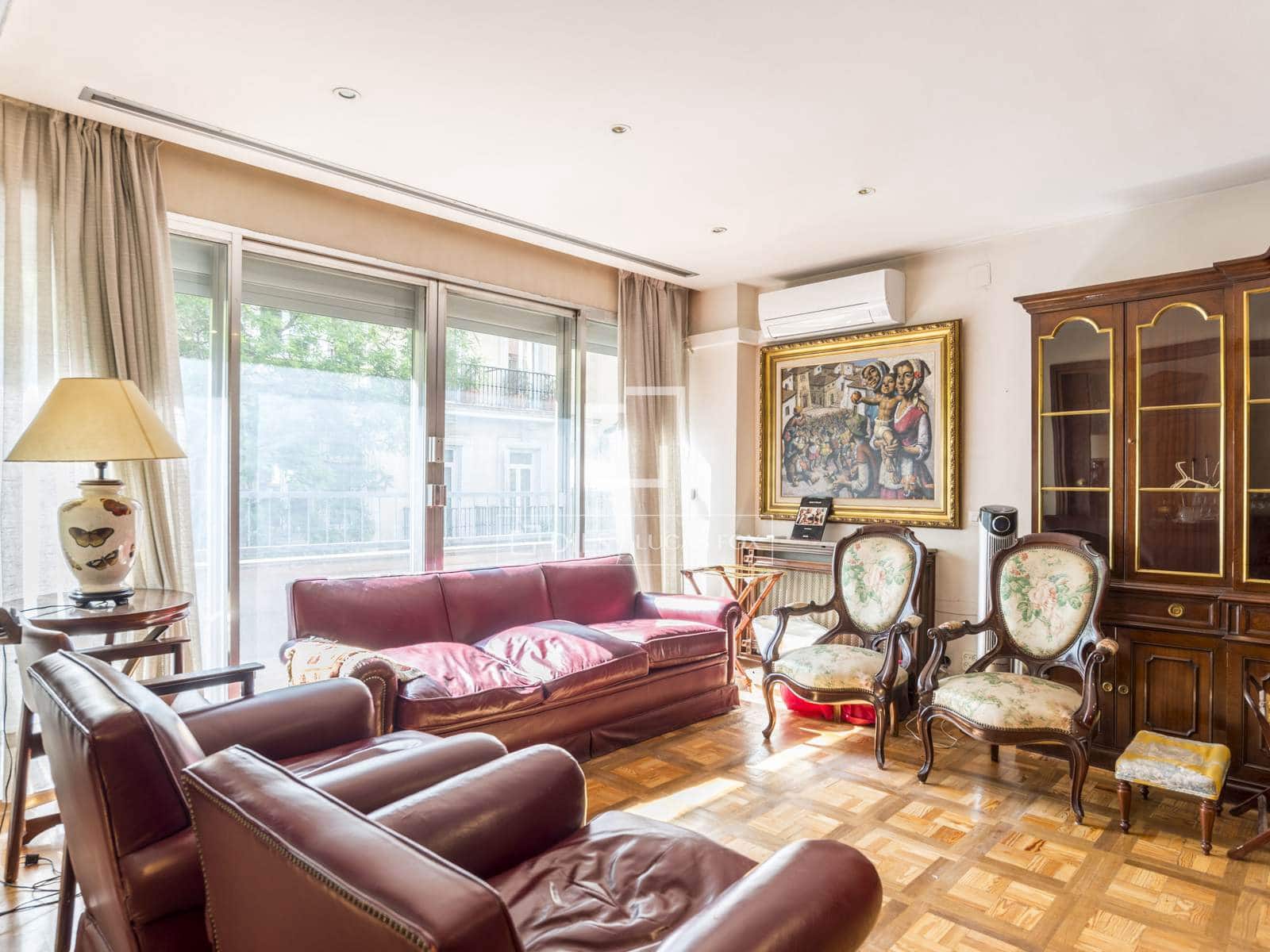 4 bedroom Apartment for sale in Madrid city with pool garage - € 2,650,000 (Ref: 9841706)